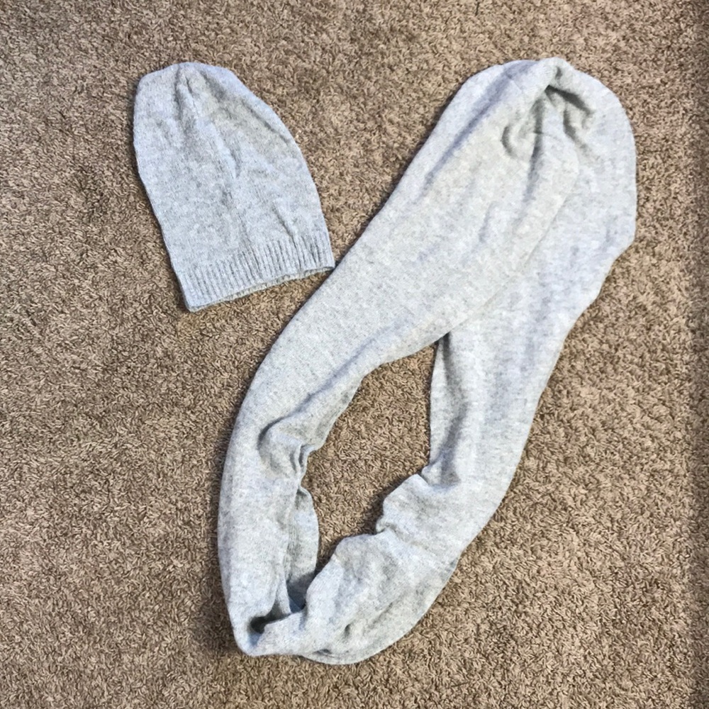 Gray infinity scarf and slouchy beanie